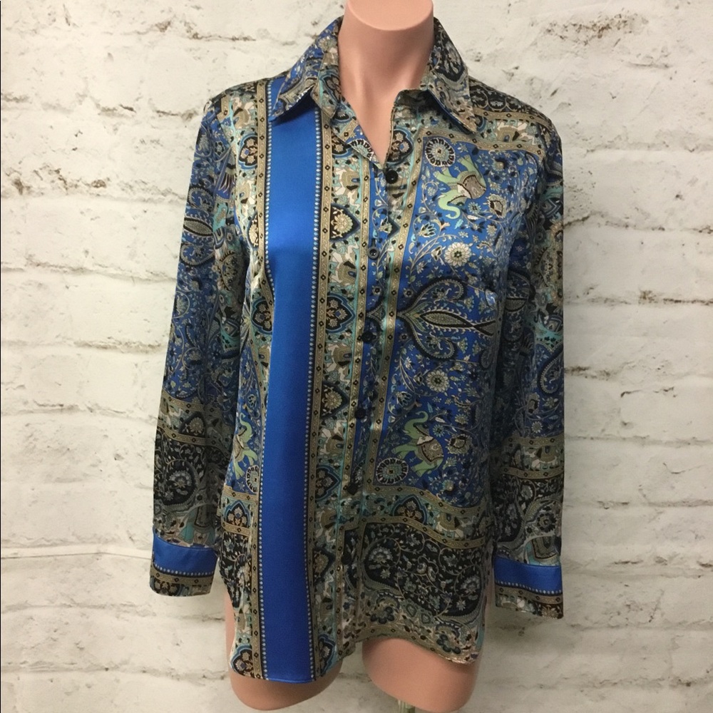 Classy beautiful bold blouse.